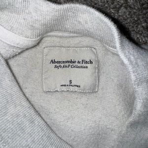 Women’s Abercrombie cropped grey sweatshirt small